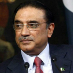 Pakistan’s President fell while getting off the plane: leg bone broke, plastered after treatment; will not be able to walk for 1 month