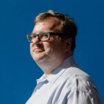 Claim- LinkedIn founder will leave the country as soon as Trump becomes President: Helped in defamation case against Trump; supported Kamala in the election
