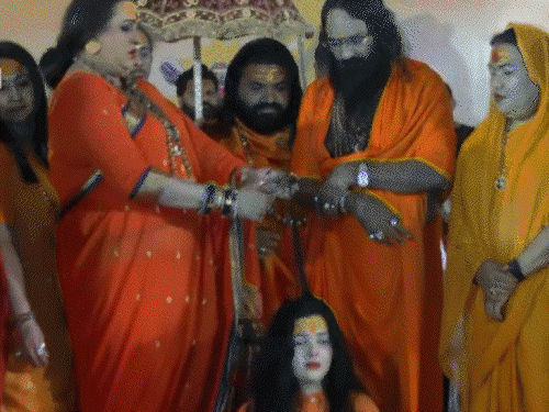 Claim- Mamta Kulkarni and Kinnar Mahamandaleshwar Laxmi Narayan expelled: Founder Ajay Das said- she strayed from the path; Akhada Parishad President said- I do not know you