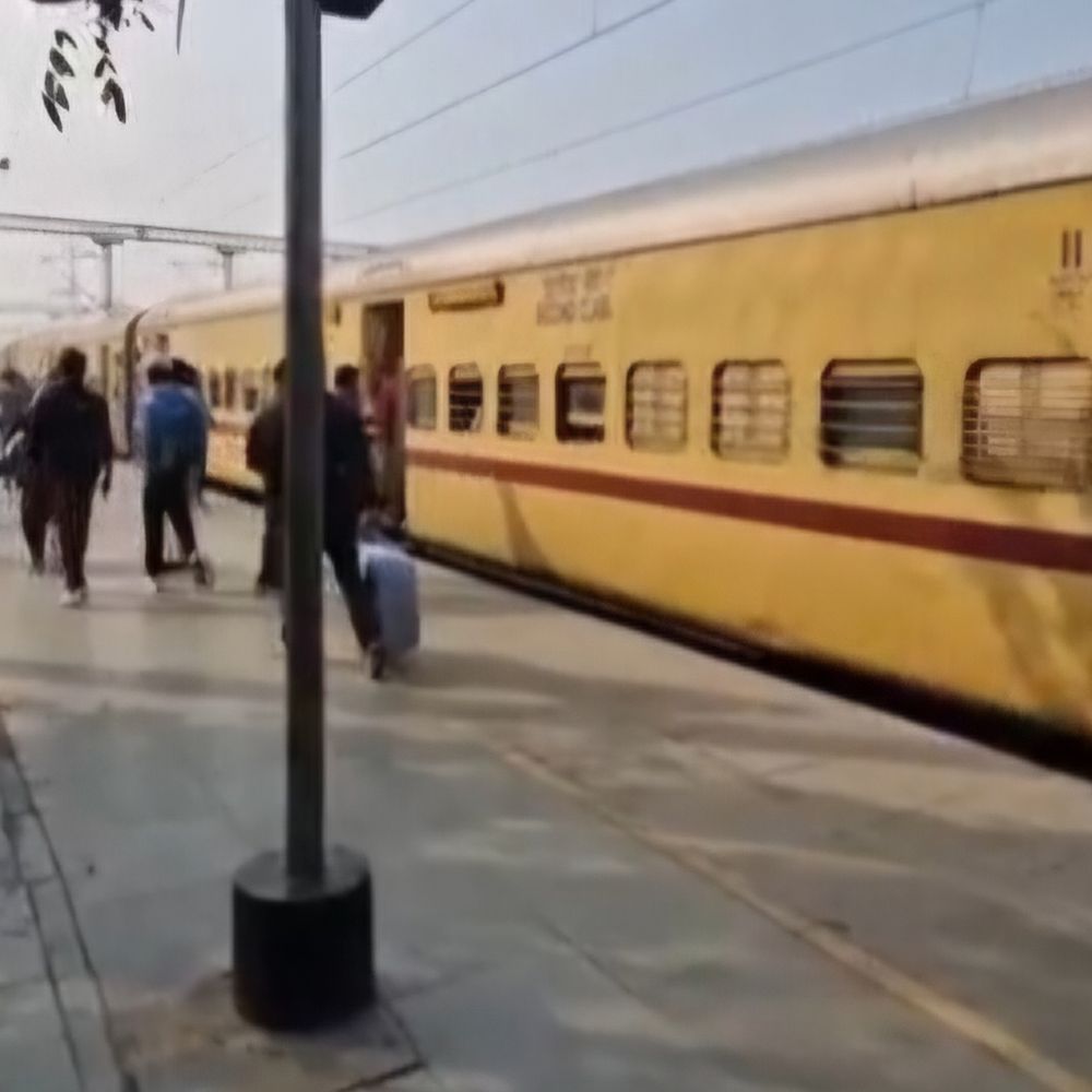Judge’s clerk dies at Karnal railway station: Shatabdi Express hits him while crossing the railway track; Sardar’s leg broken while saving him