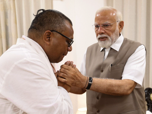 Modi met the family of the victim of Pahalgam attack in Kanpur: Got emotional after seeing the tears of the deceased’s wife, told the father – Operation Sindoor is not over yet