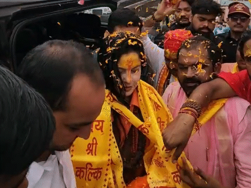 Actress Mamta Kulkarni said- I saw Kalki avatar in Samadhi: Reached Sambhal in a car worth one and a half crore; Rudraksha beads around the neck