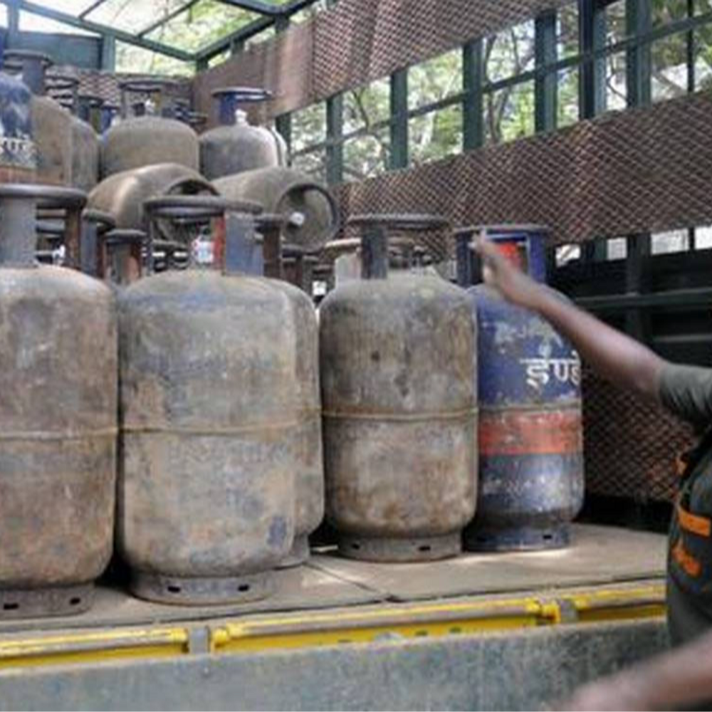 Commercial gas cylinder became cheaper by ? 25.50: FD interest rates reduced, these 6 changes are happening in June