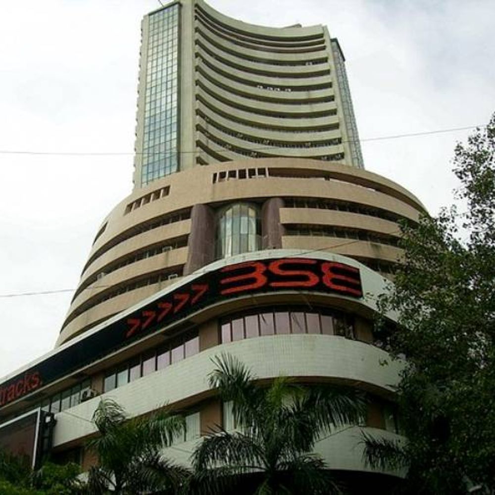 Sensex closed 452 points down at 83,606: Nifty fell 121 points, Trent, BEL and SBI rose 3%; Realty and auto stocks declined
