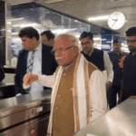 Union Minister Manohar Lal felt the feeling of the ‘common man’: Travelled in the metro by purchasing a token, took feedback from passengers, was Haryana CM for 9 and a half years