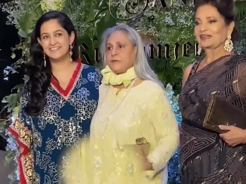Jaya Bachchan’s style changed for the paparazzi: She was seen smiling and posing in front of the camera, said- I don’t like taking photos secretly