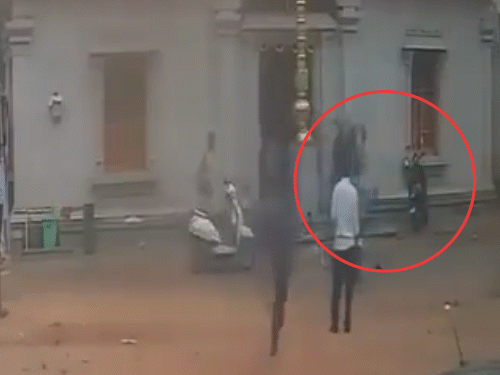 Bengaluru: Bangladeshi youth accused of shouting “Allah-hu-Akbar” in a temple; police say he also desecrated the idol; locals tied him to a pole and beat him.
