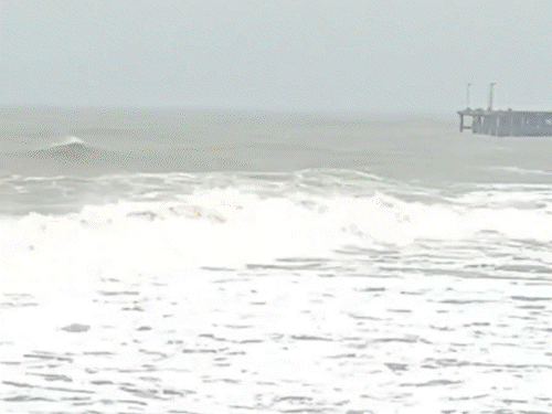 Cyclone Ditwaha – Rain in Tamil Nadu, 54 flights cancelled; Puducherry University postpones exams; 123 dead, 200 Indians stranded in Sri Lanka