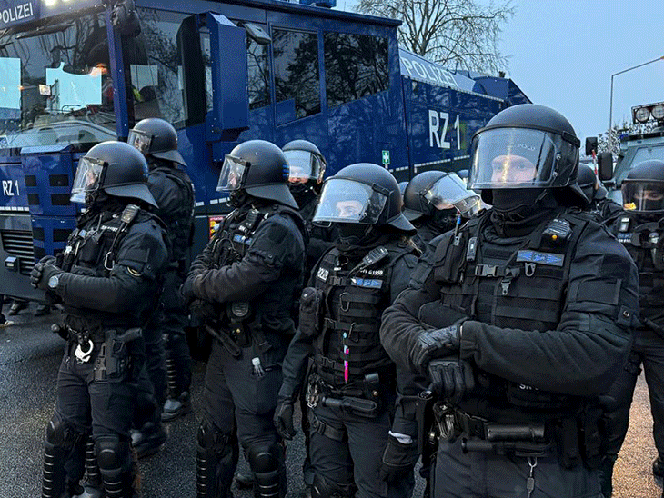 25,000 people took to the streets in Germany to protest against a right-wing party: They declared they would not allow Hitler’s ideology to gain strength; several policemen were injured in stone-throwing.