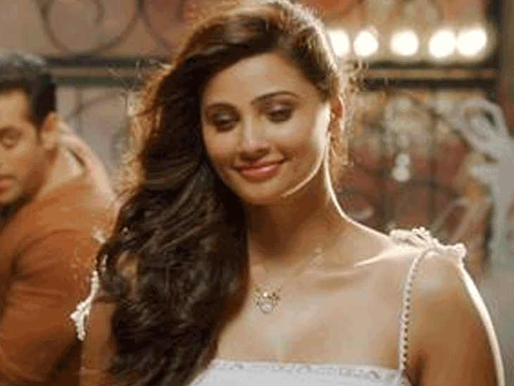 Daisy Shah, Salman’s former co-star, has frozen her eggs. The actress said marriage isn’t necessary to start a family.