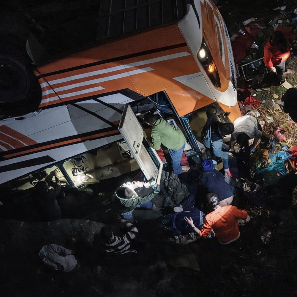Nepal: Bus falls off highway into river, 18 dead, 25 injured, 2 foreign nationals among the dead; accident due to loss of control