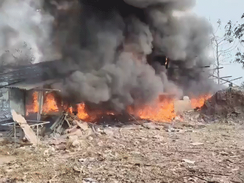 Andhra Pradesh – Fireworks factory blast kills 21, seriously injures 8; blast heard 5km away