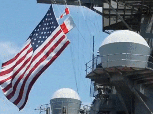 A toilet on a US nuclear aircraft carrier is jammed: 45-minute queues, technicians and soldiers clash over repairs.