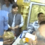 Kejriwal offered prayers at the Hanuman Temple in Connaught Place; Manish Sisodia and Sanjay Singh were also present; yesterday he was acquitted in the Delhi liquor policy case.