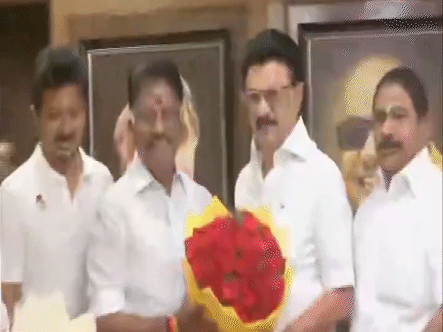 Former AIADMK CM Panneerselvam, expelled from the party, joins the DMK; Chief Minister Stalin granted him membership; he has served as Tamil Nadu’s CM three times.