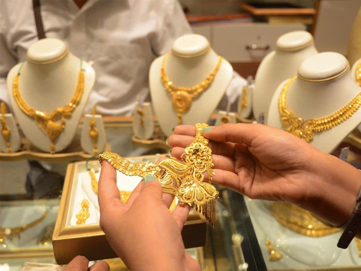 Gold prices rise by ₹8,000 today due to the US-Iran war: 10 grams cost ₹1.67 lakh; silver rose by ₹23,000 to ₹2.90 lakh.